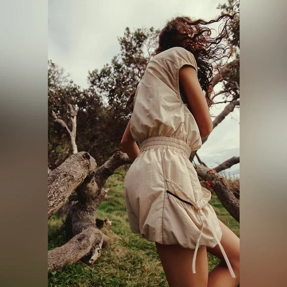 FREE PEOPLE “Grassroots Shortsie” Beige Zip-Up Romper Medium NWT - Picture 4 of 16